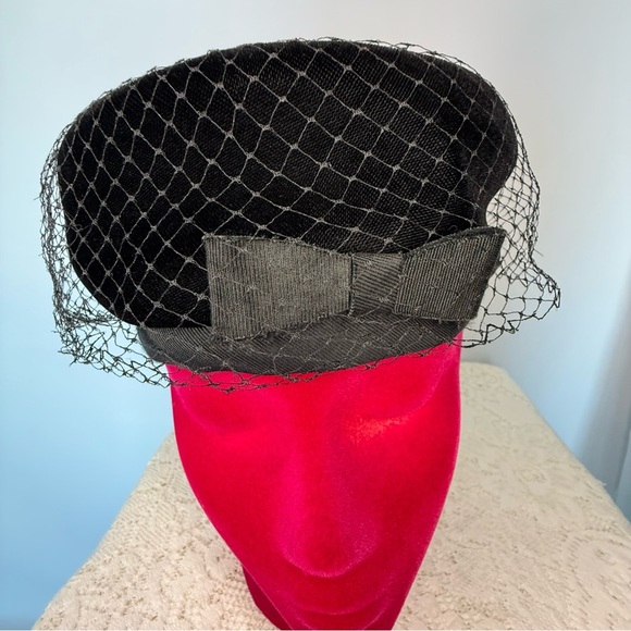 Vintage Elegant Black Veiled Hat Union Made in the USA - Picture 12 of 12